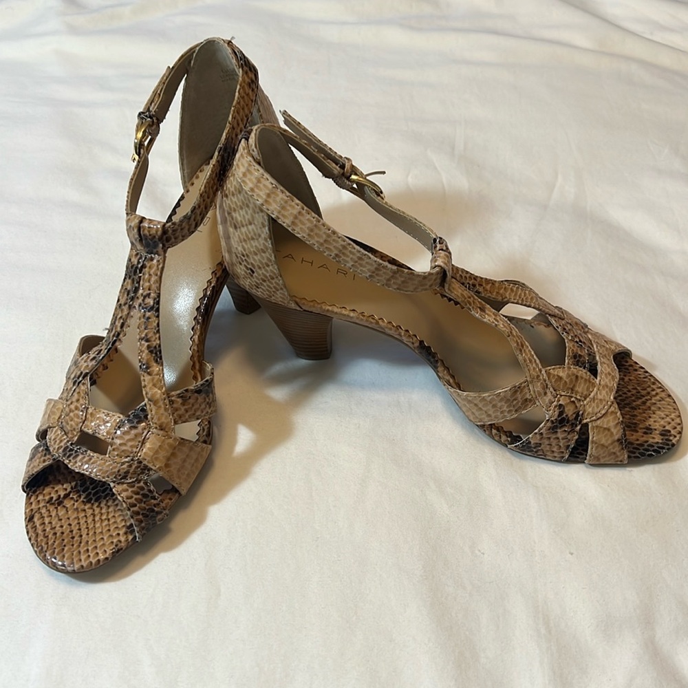 Tahari Women’s Size 7.5 Giselle Faux Snakeskin Leather Pumps Sandals Heels